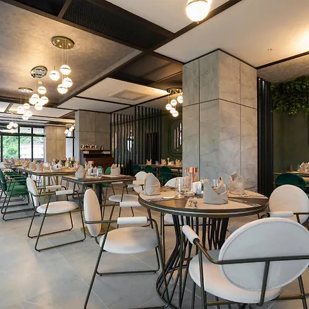 Western Hotel 4*