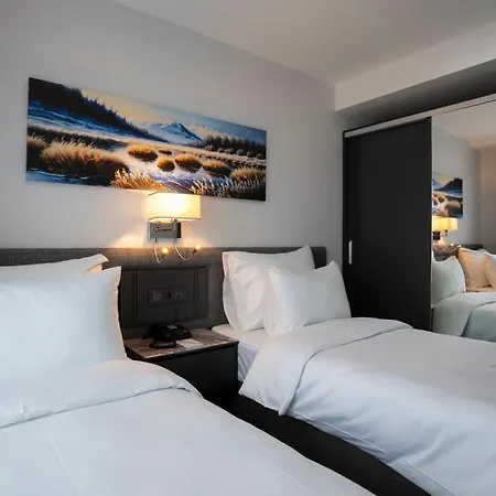 Western Hotel 4*